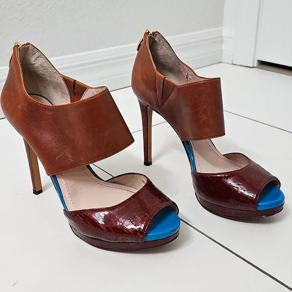 VINCE CAMUTO Leather & Cork Heels - Picture 1 of 13